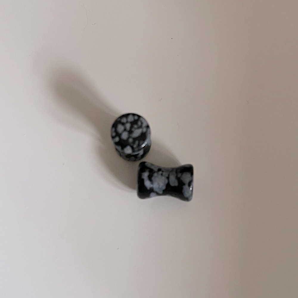 Black howlite gemstone 2g plugs earrings body jewelry